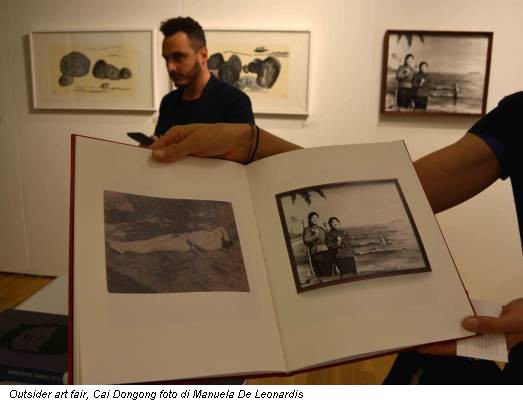 Outsider art fair, Cai Dongong foto di Manuela De Leonardis