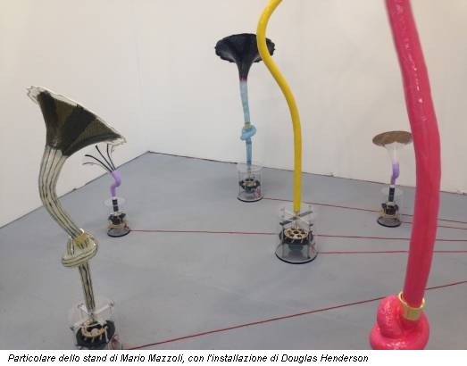 Particolare dello stand di Mario Mazzoli, con l'installazione di Douglas Henderson