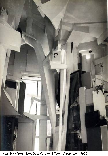 Kurt Schwitters, Merzbau, Foto di Wilhelm Redemann, 1933