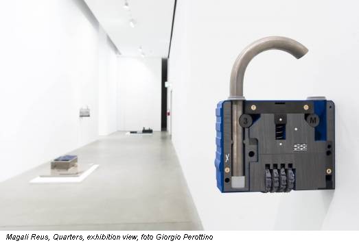Magali Reus, Quarters, exhibition view, foto Giorgio Perottino