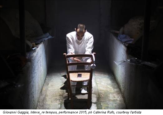 Giovanni Gaggia, Intexe_re tempus, performance 2015, ph Caterina Rufo, courtesy l'artista
