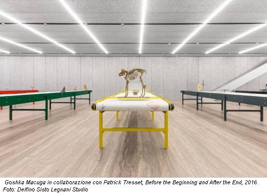 Goshka Macuga in collaborazione con Patrick Tresset, Before the Beginning and After the End, 2016. Foto: Delfino Sisto Legnani Studio