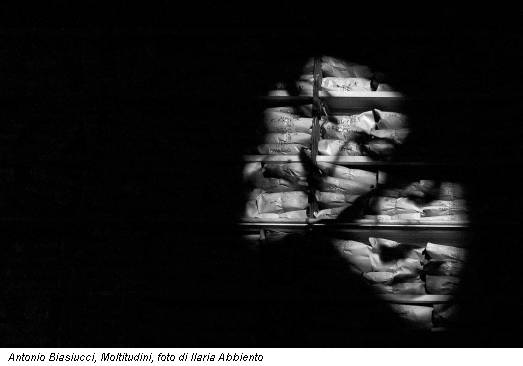 Antonio Biasiucci, Moltitudini, foto di Ilaria Abbiento