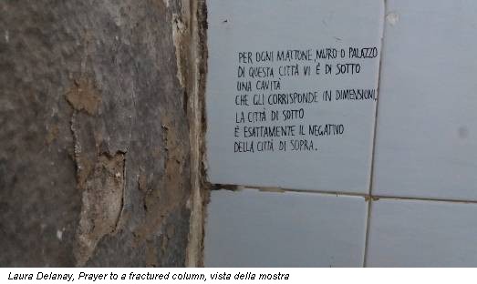 Laura Delanay, Prayer to a fractured column, vista della mostra