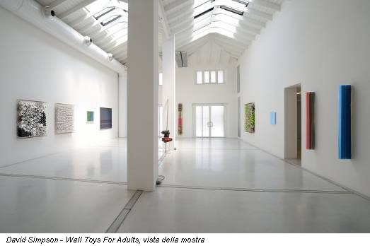 David Simpson - Wall Toys For Adults, vista della mostra