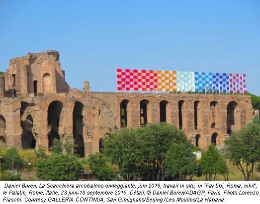 Daniel Buren, La Scacchiera arcobaleno ondeggiante, juin 2016, travail in situ, in 