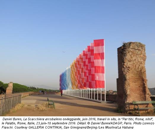 Daniel Buren, La Scacchiera arcobaleno ondeggiante, juin 2016, travail in situ, in 