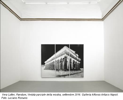 Vera Lutter, Paestum, Veduta parziale della mostra, settembre 2016. Galleria Alfonso Artiaco Napoli. Foto: Luciano Romano