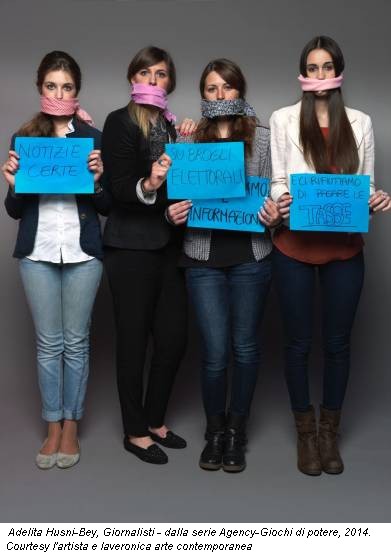 Adelita Husni-Bey, Giornalisti - dalla serie Agency-Giochi di potere, 2014. Courtesy l'artista e laveronica arte contemporanea