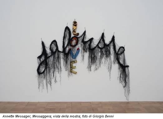 Annette Messager, Messaggera, vista della mostra, foto di Giorgio Benni