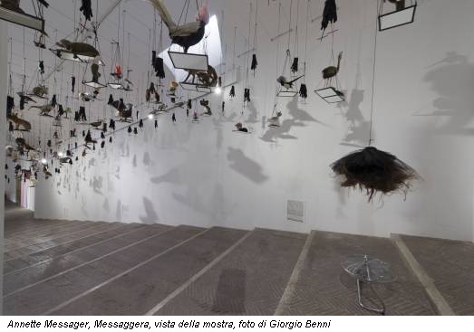 Annette Messager, Messaggera, vista della mostra, foto di Giorgio Benni