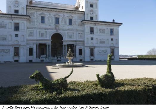 Annette Messager, Messaggera, vista della mostra, foto di Giorgio Benni