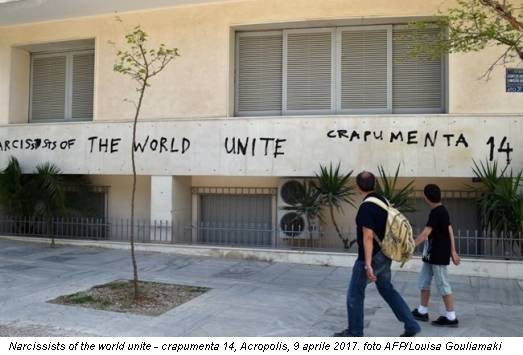 Narcissists of the world unite - crapumenta 14, Acropolis, 9 aprile 2017. foto AFP/Louisa Gouliamaki