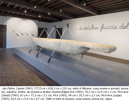 Jan Fabre, Canoe (1991), 177,5 cm x 638,3 cm x 220 cm, vetro di Murano, ossa umane e animali, penna bic, plastica. Dietro, da sinistra a destra: Double-Edged Axe (1991), 79,2 cm x 22,5 cm x 3 cm; Pick-Axe (Small) (1991), 61 cm x 17,3 cm x 3,1 cm; Pick (1991), 54 cm x 25,3 cm x 3,1 cm; Pick-Axe (Large) (1991), 83,4 cm x 21,6 cm x 8,7 cm. Tutte in vetro di murano, ossa umane, penna bic, legno