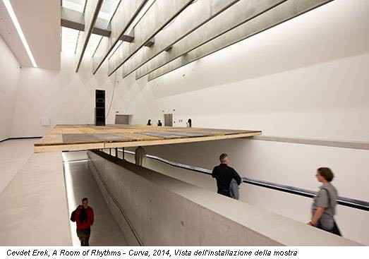 Cevdet Erek, A Room of Rhythms - Curva, 2014, Vista dell'installazione della mostra