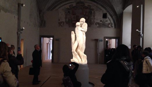 Milano: un regalo per “un pezzo di pietra che parla”. La Pietà Rondanini si sposta all’Ospedale Spagnolo, con l’allestimento firmato De Lucchi