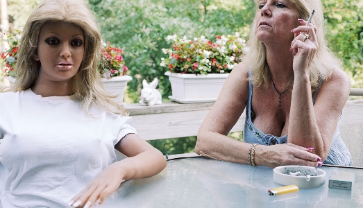 “Surrogati: Un Amore Ideale” da Fondazione Prada