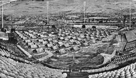 Kofi Annan annuncia il vincitore del Prix Pictet 2017. È il fotografo Richard Mosse. Così il cammino dei migranti disegna la mappa del calore umano