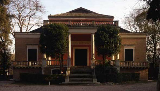 Venezia/3. Quanto si cammina alla Biennale? Luca Rossi invita al “nomadismo immobile” con la sua opera. Che c’è ma non si vede