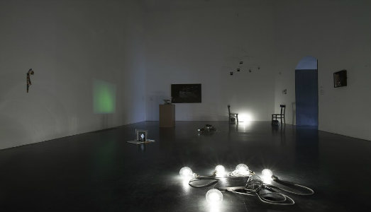 Corpi incantati e magiche distanze. Il progetto curatoriale di Bernardo Mosqueira vince il premio Lorenzo Bonaldi. Nominati anche Luca Gennati e Martina Sabbadini