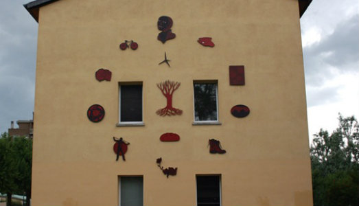 Una passeggiata per raccontare Cuore di Pietra. A Pianoro, il progetto di arte pubblica di Mili Romano