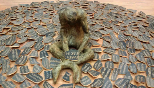 Per salvare il pianeta bastano due parole. A Torino, le scrivono Ornella Ricca, Pietro Spagnoli e 550 studiosi, in un’opera