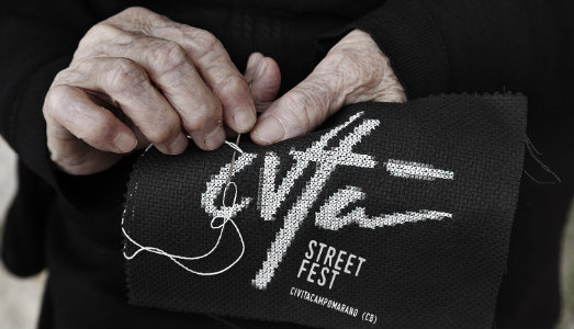 Il Paese che scivola si aggrappa all’arte urbana. A Civitacampomarano, inizia CVTà Street Fest, da un’idea di Alice Pasquini, con Francisco Bosoletti e Chef Rubio