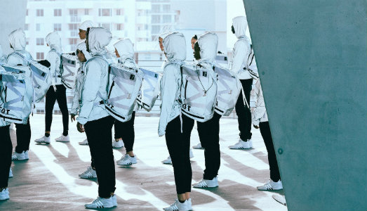 Il marchio sulle scarpe che adesso scottano. Art Basel fa causa ad Adidas per violazione del brand