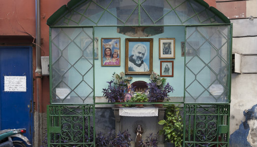 Passato e presente si incontrano nelle edicole votive di Napoli, per la chiusura della mostra di Sonia Lenzi