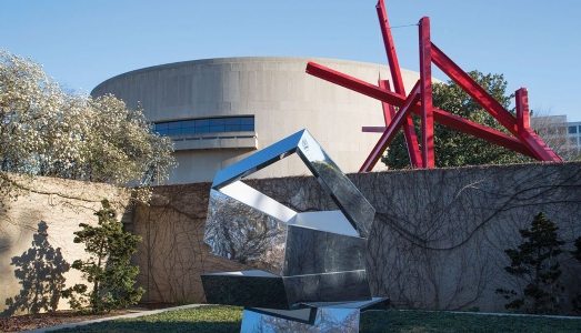 Sugimoto rifà il trucco all’Hirshhorn