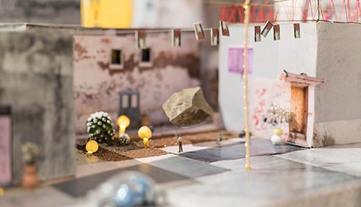 Raccontare i migranti? Si può solo con l’arte