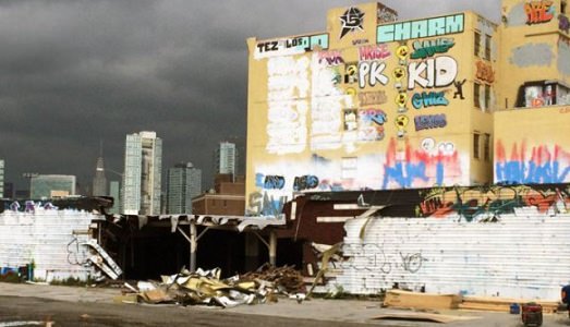 5Pointz: nove artisti intentano una causa al proprietario dell’ex mecca dei graffiti di New York, reo di non aver rispettato i “diritti dell’arte” 5Pointz: nove artisti intentano una causa al proprietario dell’ex mecca dei graffiti di New York, reo di non aver rispettato i “diritti dell’arte”