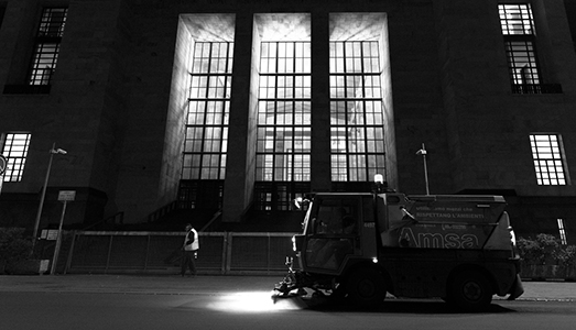 MILANOMIA. La città invisibile di Giulia Bellezza MILANOMIA. La città invisibile di Giulia Bellezza