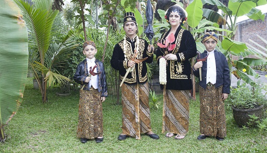 Ritratto di famiglia. A Milano, BUILDINGBOX presenta l’opera di Entang Wiharso