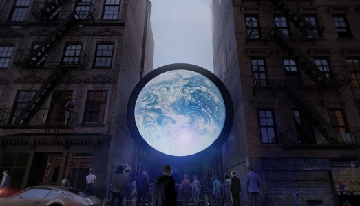 The Blue Marble tra gli edifici di New York