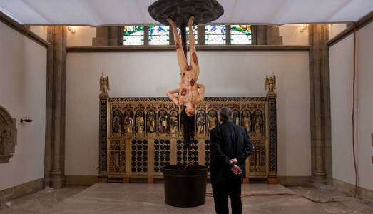 La lezione d’arte contemporanea del reverendo di Sheffield, che ospita i Chapman Brothers nella Cattedrale. Grazie alla Collezione Sandretto Re Rebaudengo