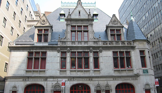 Phil Collins e il club | nella vecchia caserma