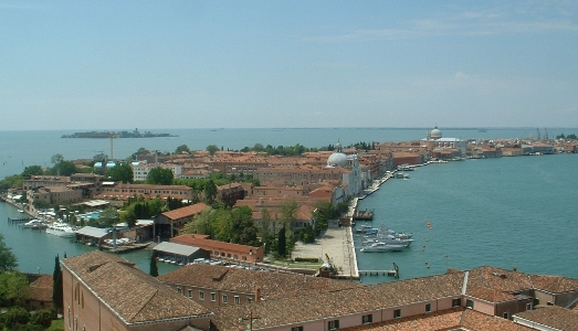 A Venezia emerge una nuova isola dedicata all’arte. Alla scoperta di Giudecca Art District A Venezia emerge una nuova isola dedicata all’arte. Alla scoperta di Giudecca Art District