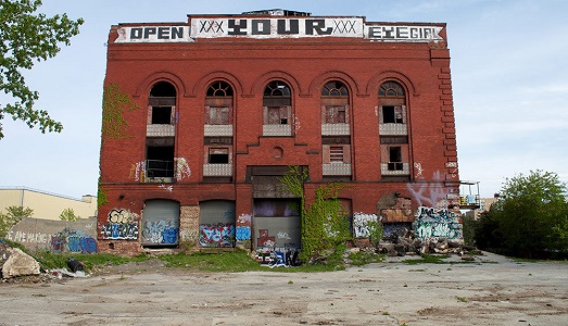 L’ultimo avamposto dei graffitari di Brooklyn? Sarà trasformato in un centro di sviluppo per le arti e i mestieri, per mano di Herzog & de Meuron L’ultimo avamposto dei graffitari di Brooklyn? Sarà trasformato in un centro di sviluppo per le arti e i mestieri, per mano di Herzog & de Meuron