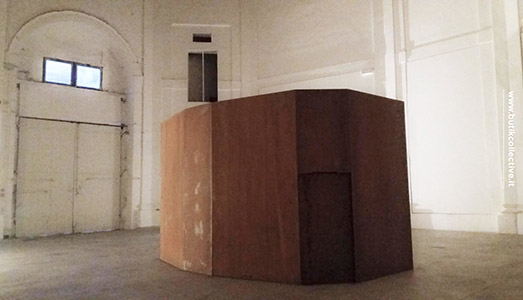 Luce e silenzio contro i contenuti superficiali