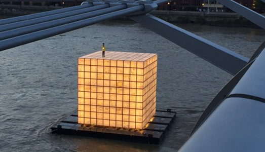 Un cubo che unisce Un cubo che unisce