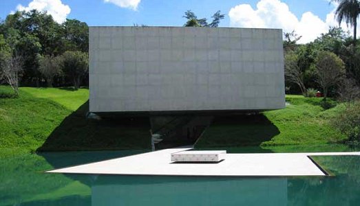 Adottare l’arte. Il museo brasiliano Inhotim cerca finanziatori per realizzare e sostenere i suoi padiglioni nella giungla