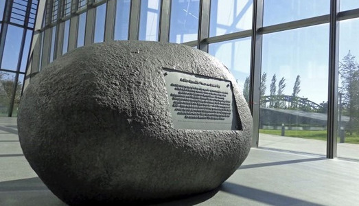 Se l’artista fa il pelo  | E il contropelo