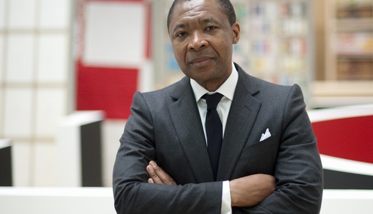 Scompare Okwui Enwezor, lutto nel mondo dell’arte internazionale Scompare Okwui Enwezor, lutto nel mondo dell’arte internazionale