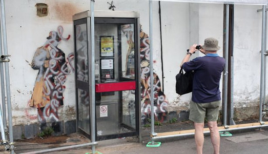 Come può un’opera valutata oltre il milione di euro perdere di valore all’improvviso? Succede anche a Banksy Come può un’opera valutata oltre il milione di euro perdere di valore all’improvviso? Succede anche a Banksy
