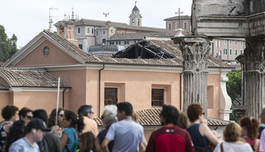Se crolla il tetto di legno “dei Falegnami”