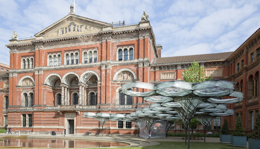 Il direttore del V&A Museum Martin Roth è contrario alla Brexit. E prefigura un trasloco di massa della scena artistica londinese verso Berlino Il direttore del V&A Museum Martin Roth è contrario alla Brexit. E prefigura un trasloco di massa della scena artistica londinese verso Berlino