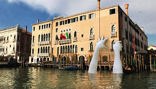 Le mani sulla città