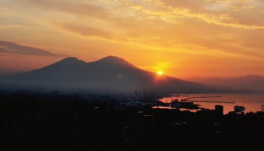 La nuova alba del Vulcano. Fabio Donato e i suoi allievi raccontano il territorio vesuviano