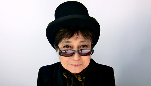 La difficile relazione tra Yoko Ono e le aste La difficile relazione tra Yoko Ono e le aste
